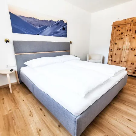 Pair Im Dorf Schwendau
