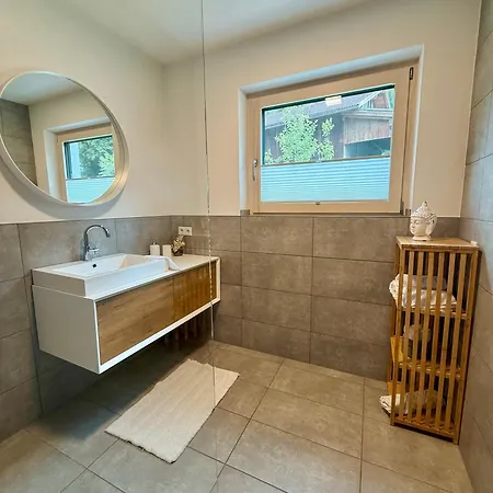 Pair Im Dorf Schwendau