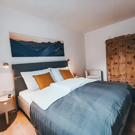 Pair Im Dorf Schwendau